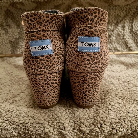 Women's TOMS Desert Wedge Heel Bootie in Leopard Cheetah Suede Size 8.5 M - Picture 4 of 5